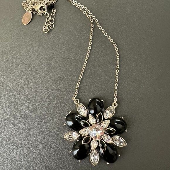 White House Black Market Long Crystal Floral Flower Statement Pendant Necklace - Picture 5 of 6